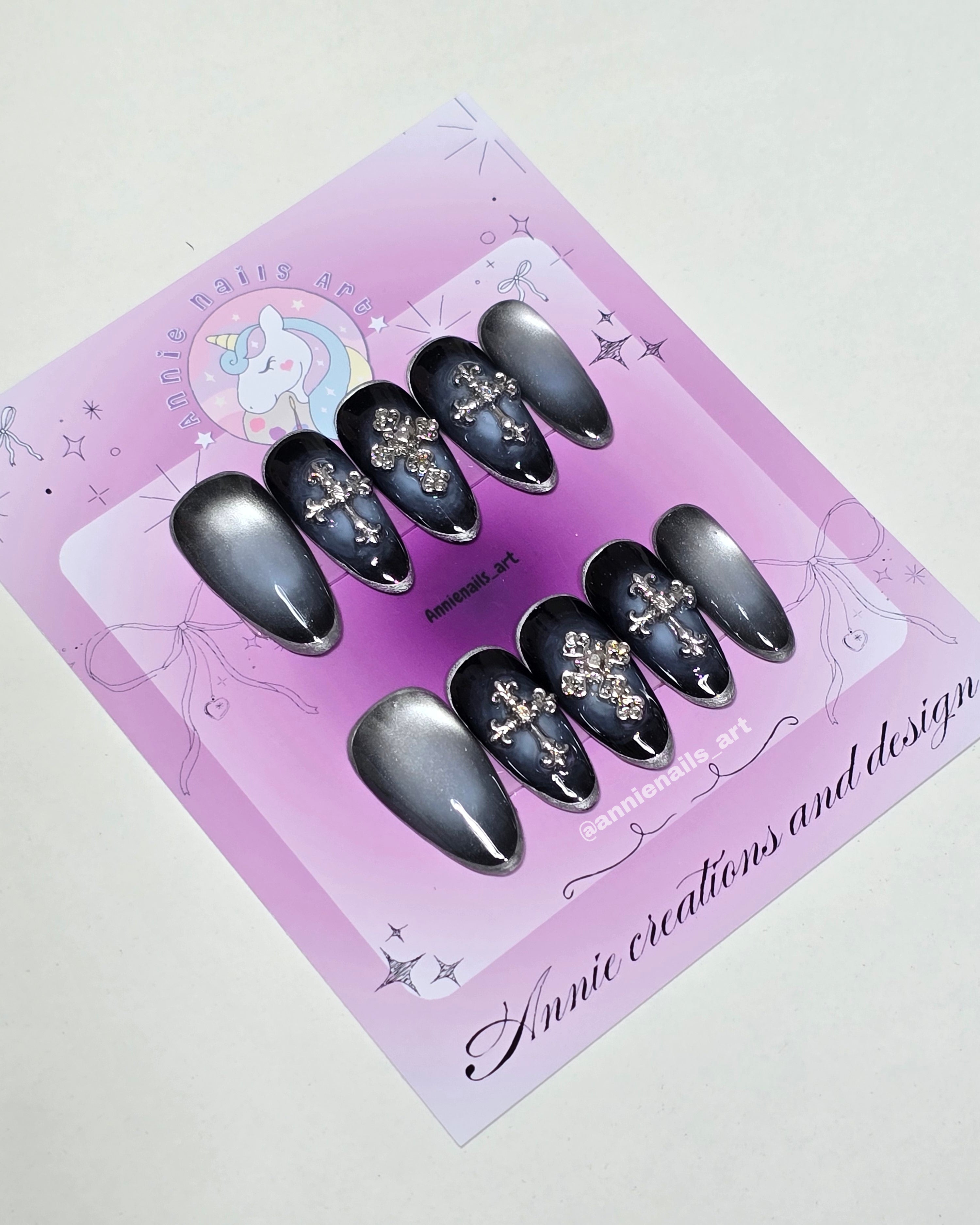 Uñas Plateada Con Cruces